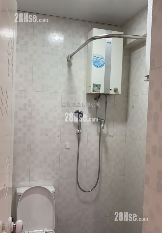 Hung Fook Court Sell 2 Bedrooms , 1 Bathroom 300 ft² ( 27.9 m² )
