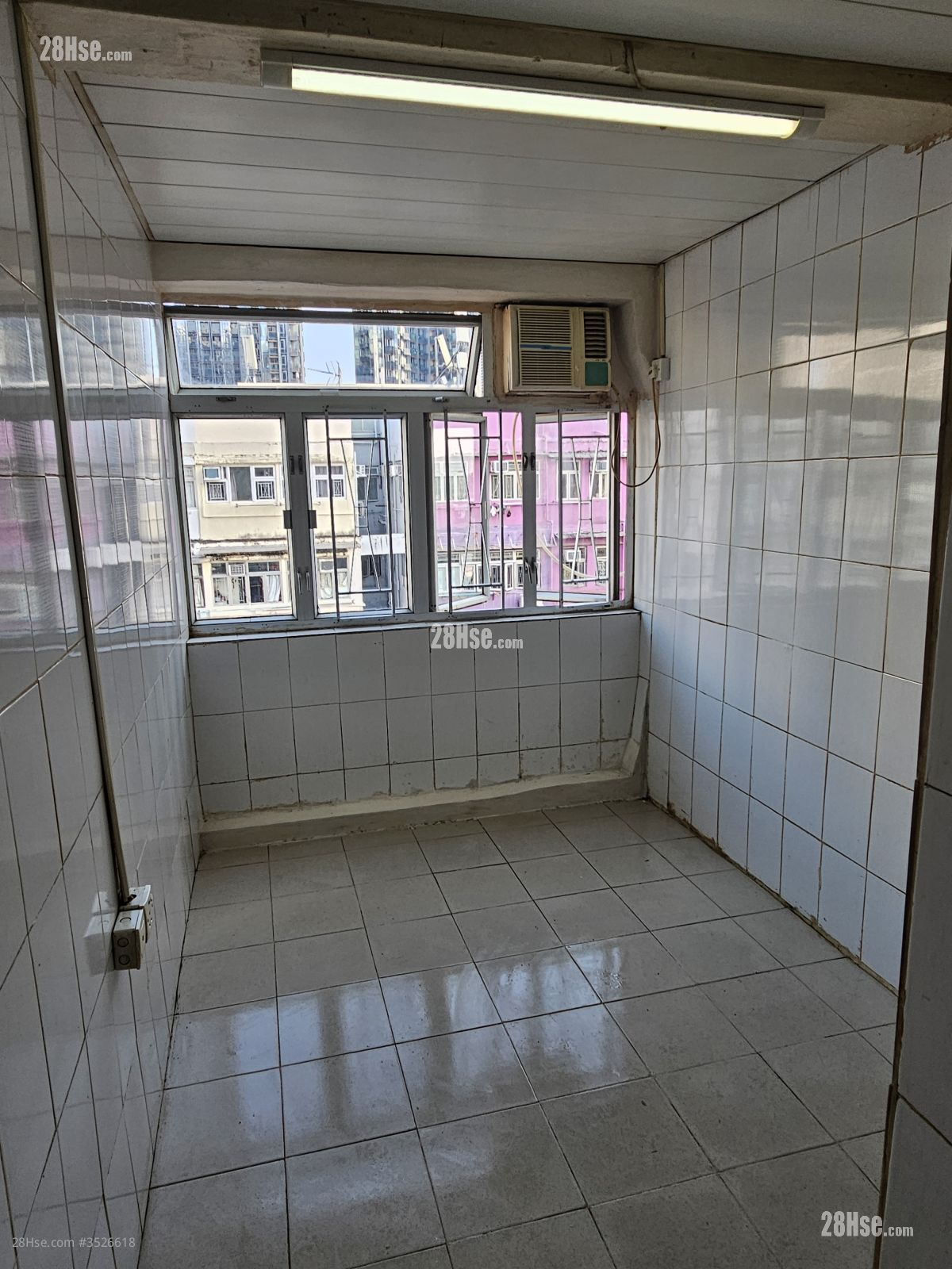 Chung Kin Building Rental Studio , 1 Bathroom 110 ft² ( 10.2 m² )