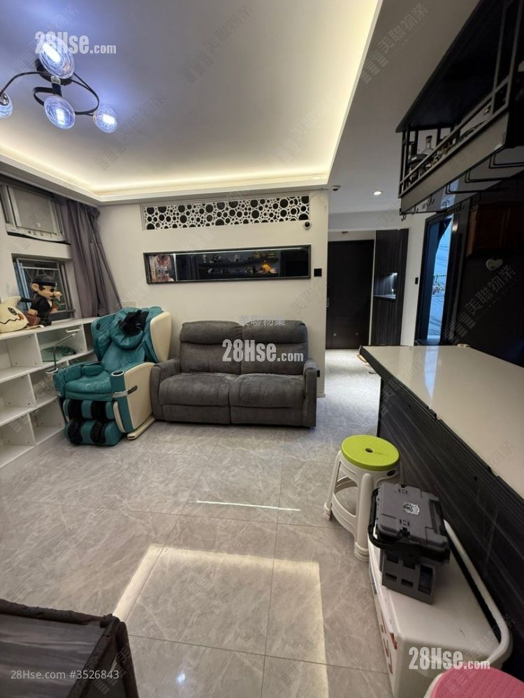 Glorious Garden Sell 3 Bedrooms 592 ft² ( 55.0 m² )
