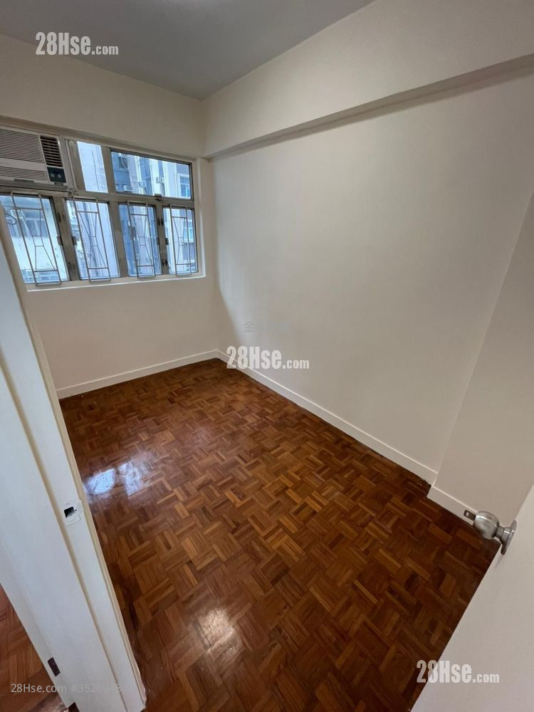 Tone Hing Building Rental 3 Bedrooms , 1 Bathroom 494 ft² ( 45.9 m² )