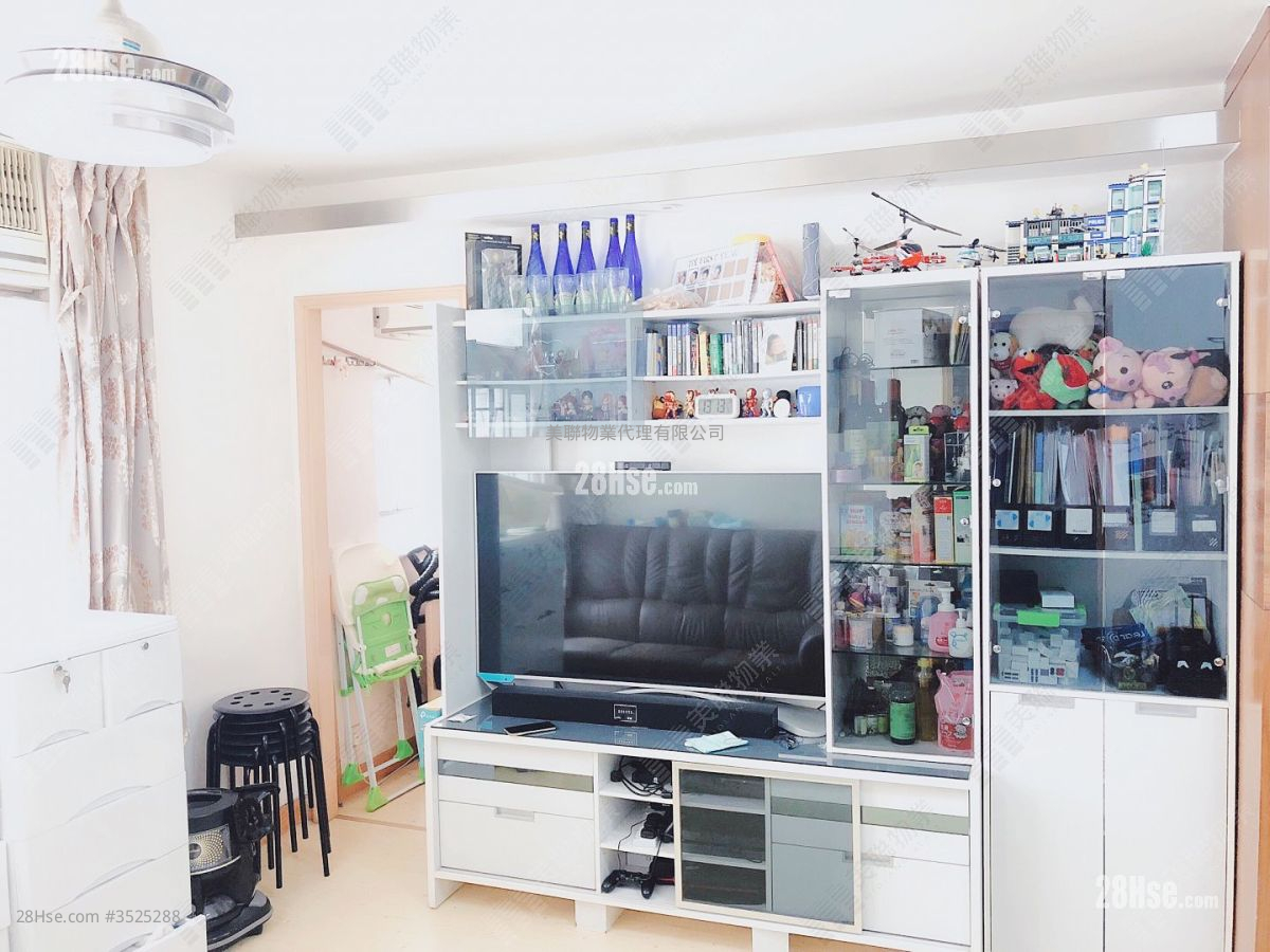 Yan Shing Court Sell 2 Bedrooms , 1 Bathroom 401 ft² ( 37.3 m² )