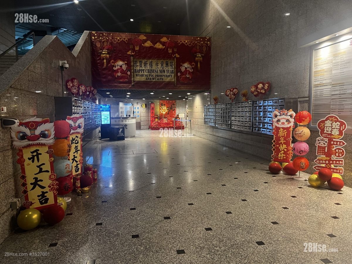 企理大堂，专业管理公司Guardine, 保安放心。 超大货lift, 直接入货柜。 超多lift. 客货车直达。新油漆。 所有厕所新装。