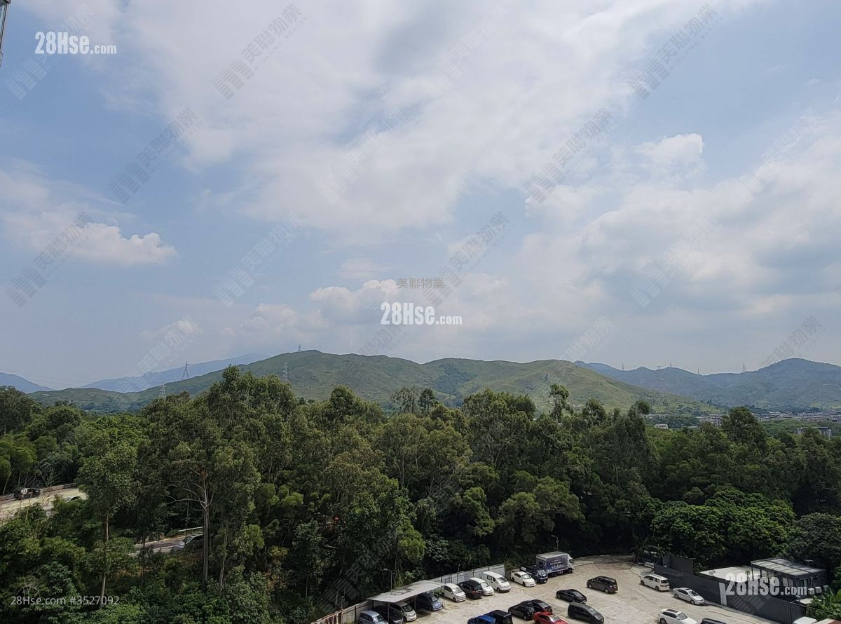 The Reach Sell 2 Bedrooms , 1 Bathroom 443 ft² ( 41.2 m² )