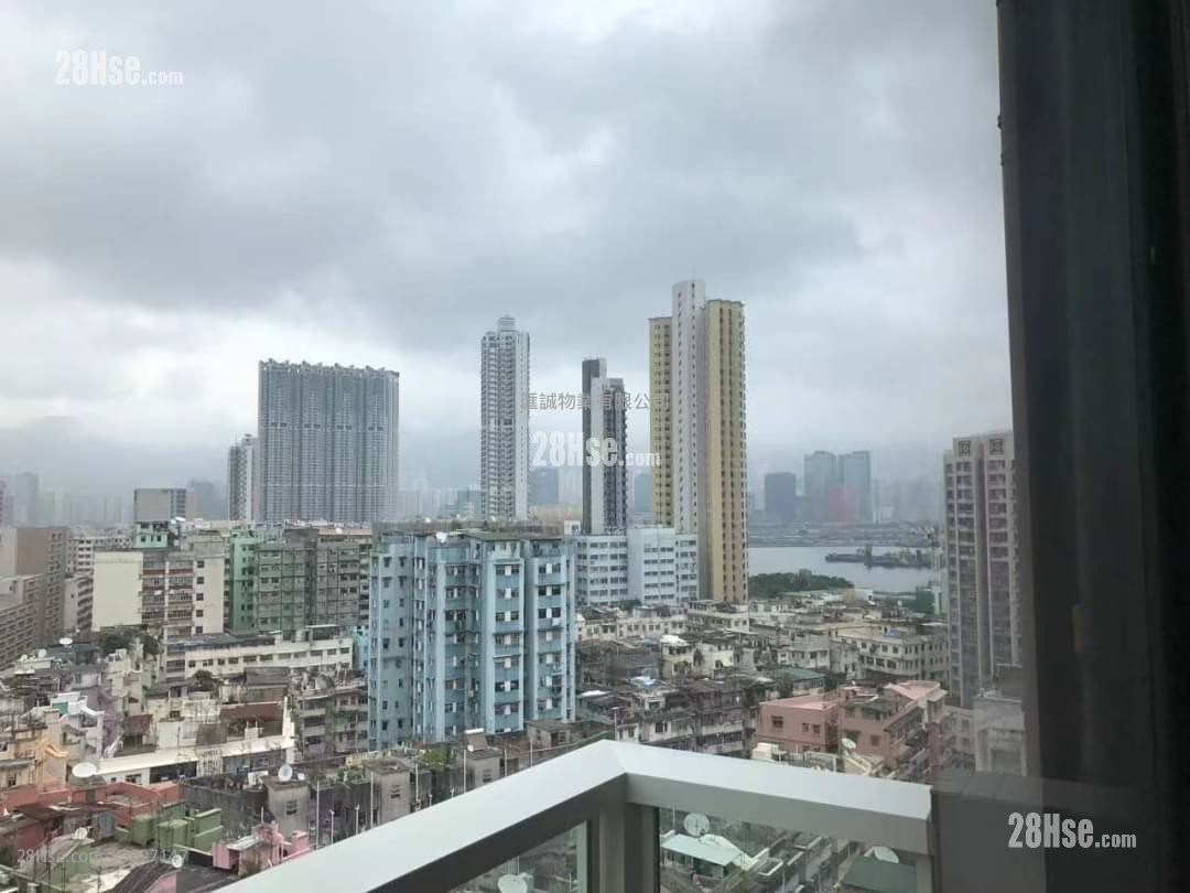 Axis Sell 1 Bedroom , 1 Bathroom 282 ft² ( 26.2 m² )