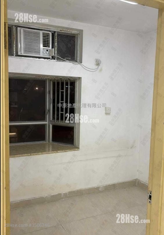 Riviera Gardens Rental 2 Bedrooms , 1 Bathroom 445 ft² ( 41.3 m² )