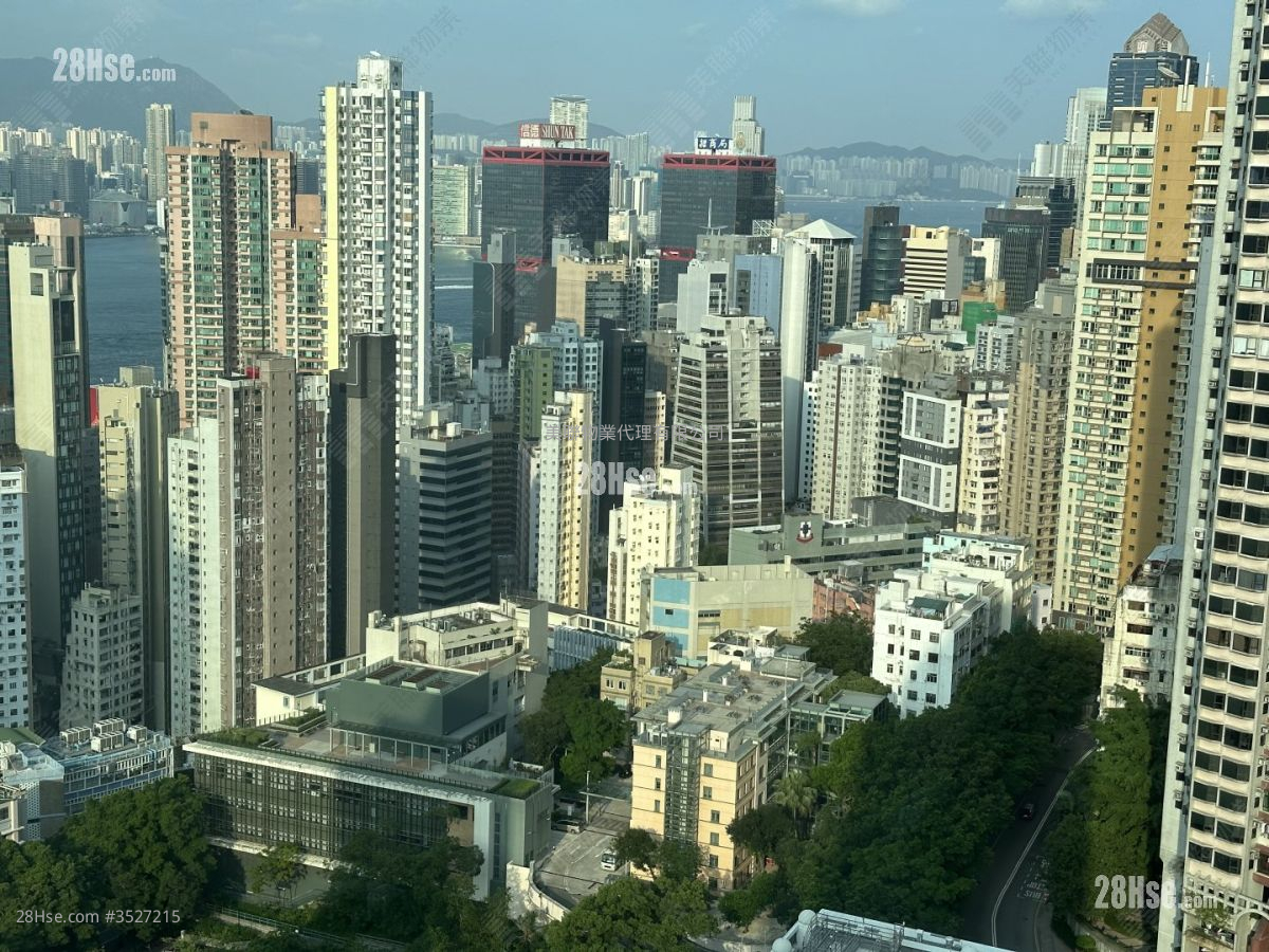 Bon-Point Sell 3 Bedrooms , 2 Bathrooms 834 ft² ( 77.5 m² )