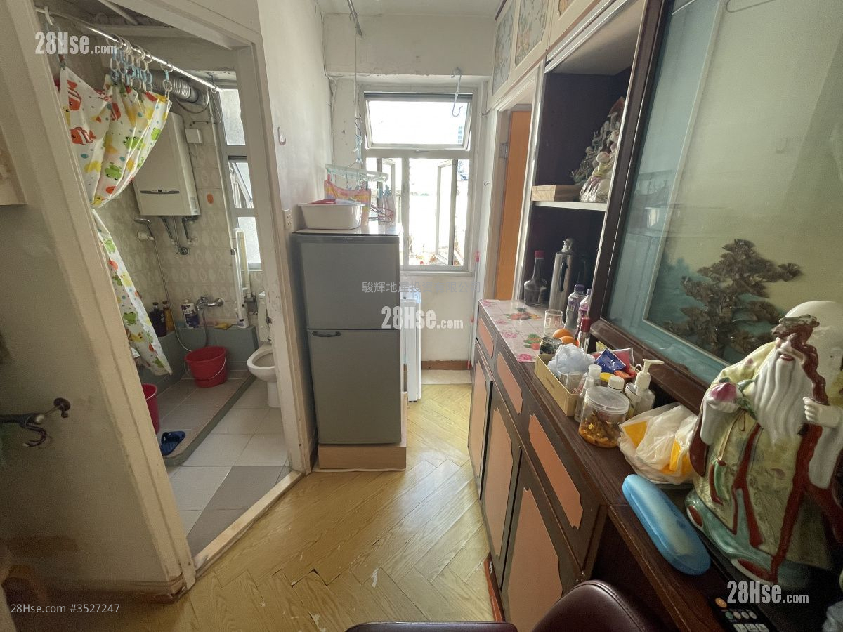 Shun Lee Building Sell 2 Bedrooms , 1 Bathroom 340 ft² ( 31.6 m² )