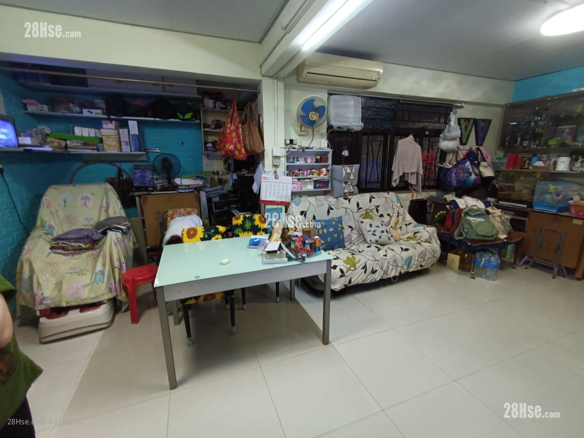 Shing Tak Mansion Sell 3 Bedrooms , 2 Bathrooms 811 ft² ( 75.3 m² )