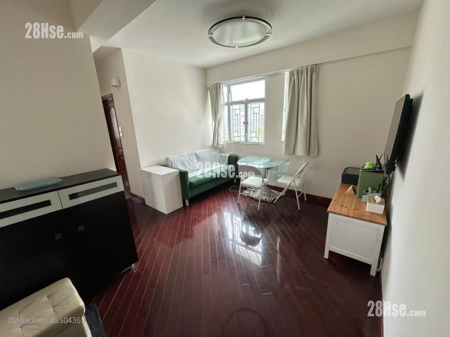 Diamond Court Sell 2 Bedrooms , 1 Bathroom 565 ft² ( 52.5 m² )