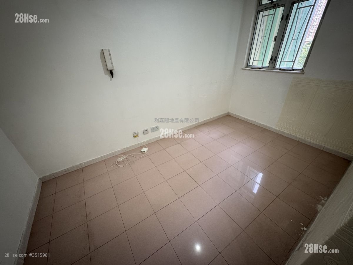 Hin Ming Court Sell 1 Bedroom , 1 Bathroom 216 ft² ( 20.1 m² )