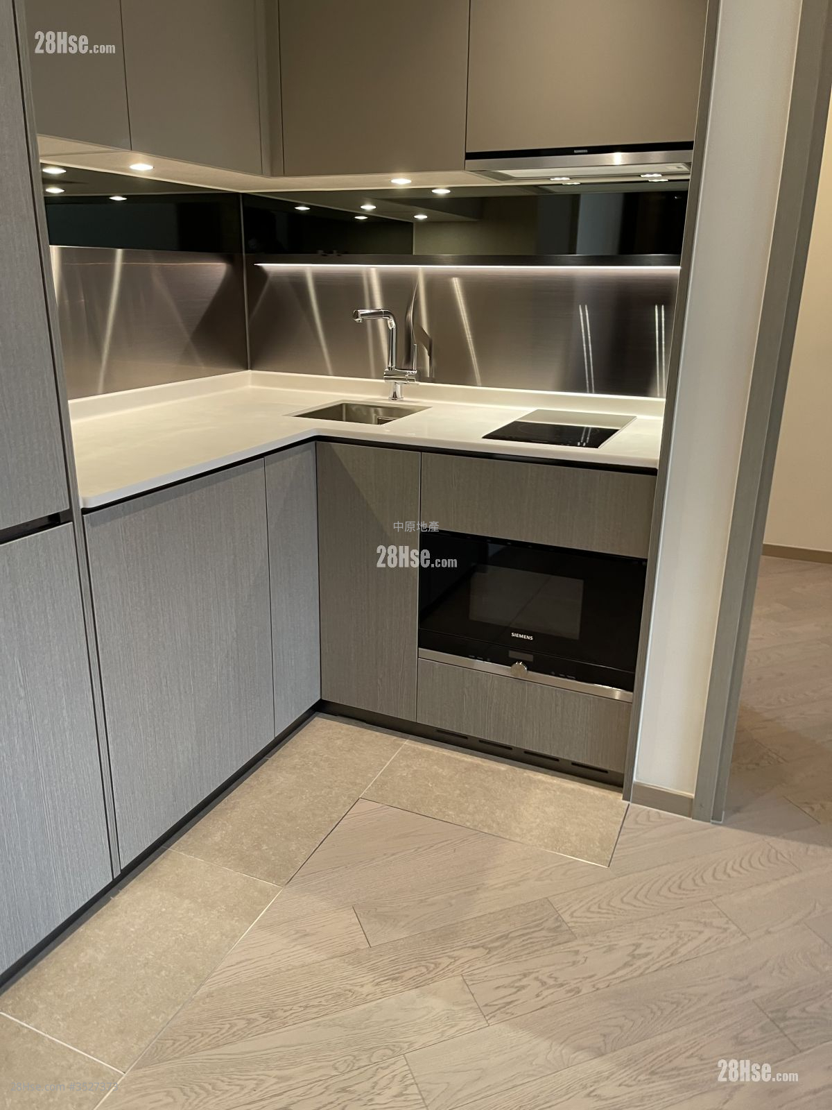 Regency Bay Sell 1 Bedroom 299 ft² ( 27.8 m² )