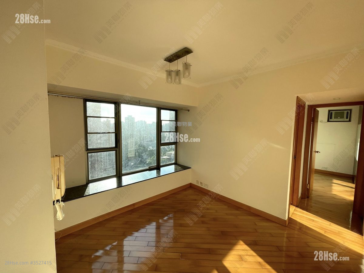 Yoho Town Sell 2 Bedrooms , 1 Bathroom 433 ft² ( 40.2 m² )