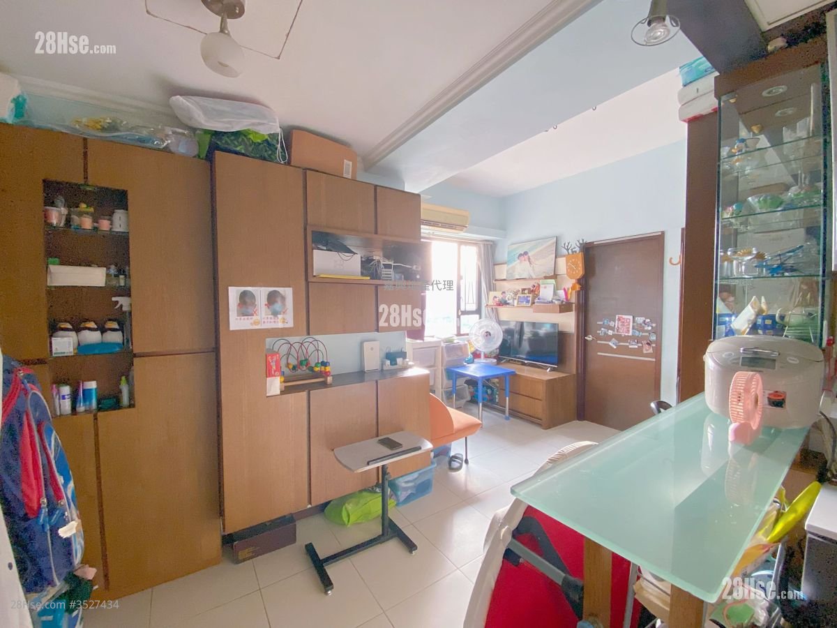Lai Shing Garden Sell 2 Bedrooms 382 ft² ( 35.5 m² )