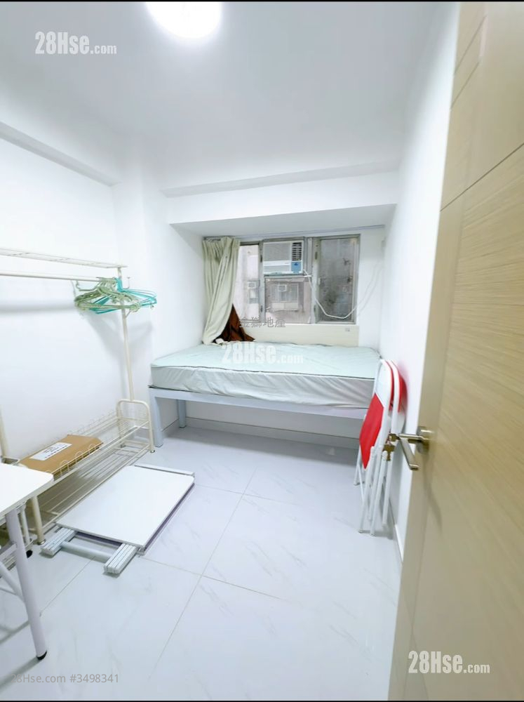 Golden Lion Garden Rental 3 Bedrooms , 1 Bathroom 285 ft² ( 26.5 m² )