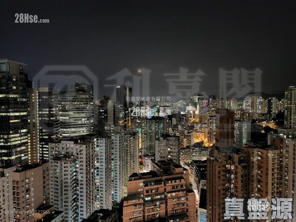 Grand Central Sell 3 Bedrooms , 2 Bathrooms 763 ft² ( 70.9 m² )