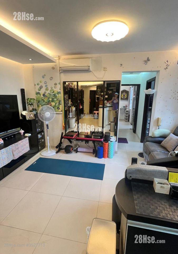 Hong Sing Garden Sell 3 Bedrooms , 1 Bathroom 588 ft² ( 54.6 m² )