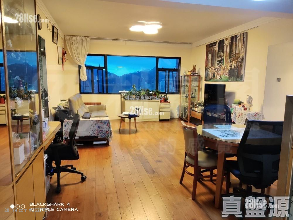 Evelyn Towers Sell 3 Bedrooms , 2 Bathrooms 1,063 ft² ( 98.8 m² )