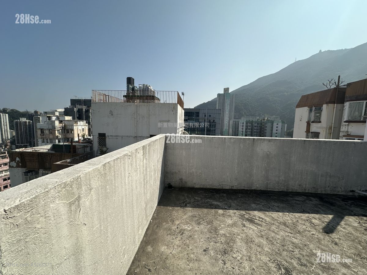 Sai Wan Building Sell 2 Bedrooms , 1 Bathroom 633 ft² ( 58.8 m² )