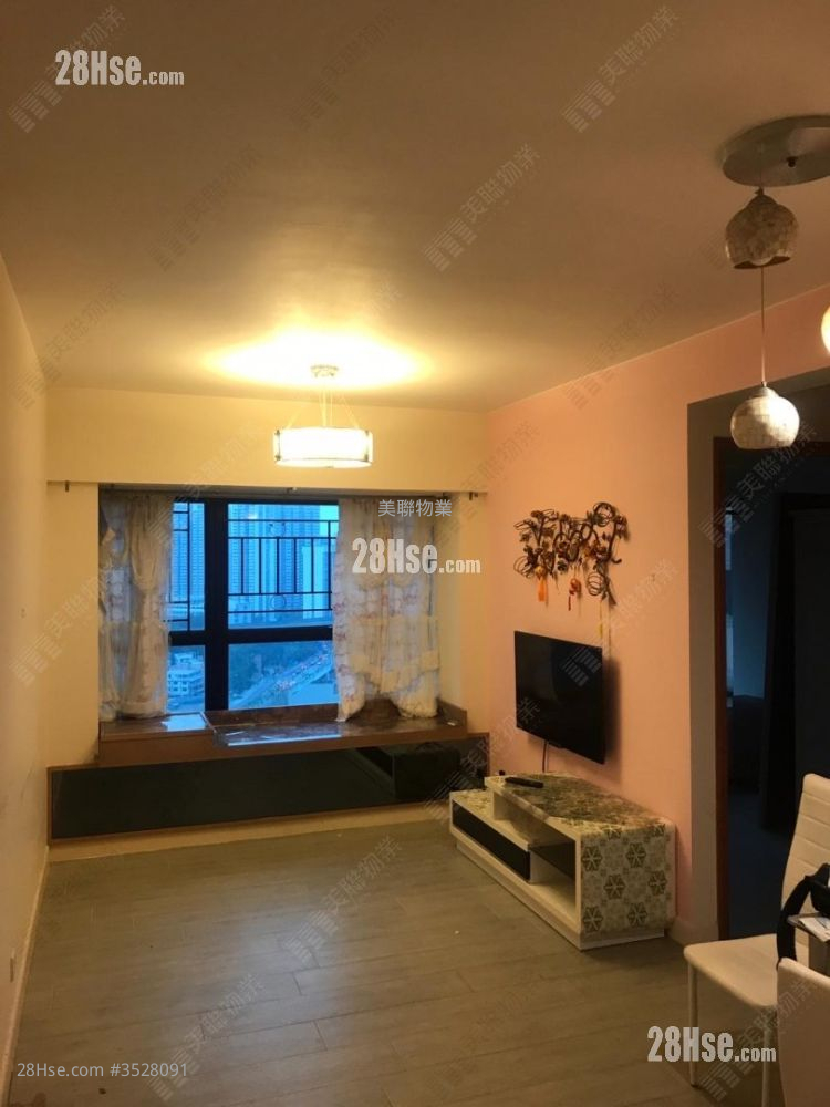 Villa By The Park Sell 2 Bedrooms , 1 Bathroom 431 ft² ( 40.0 m² )