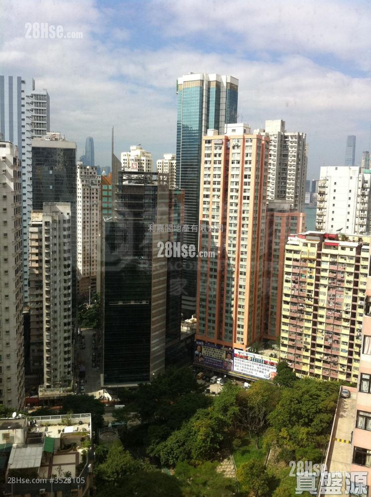 Fullview Court Rental 3 Bedrooms , 2 Bathrooms 696 ft² ( 64.7 m² )