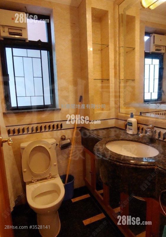 Le Sommet Rental 2 Bedrooms , 1 Bathroom 569 ft² ( 52.9 m² )