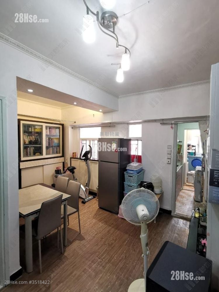 Cheong Ping Building Sell 2 Bedrooms , 1 Bathroom 398 ft² ( 37.0 m² )
