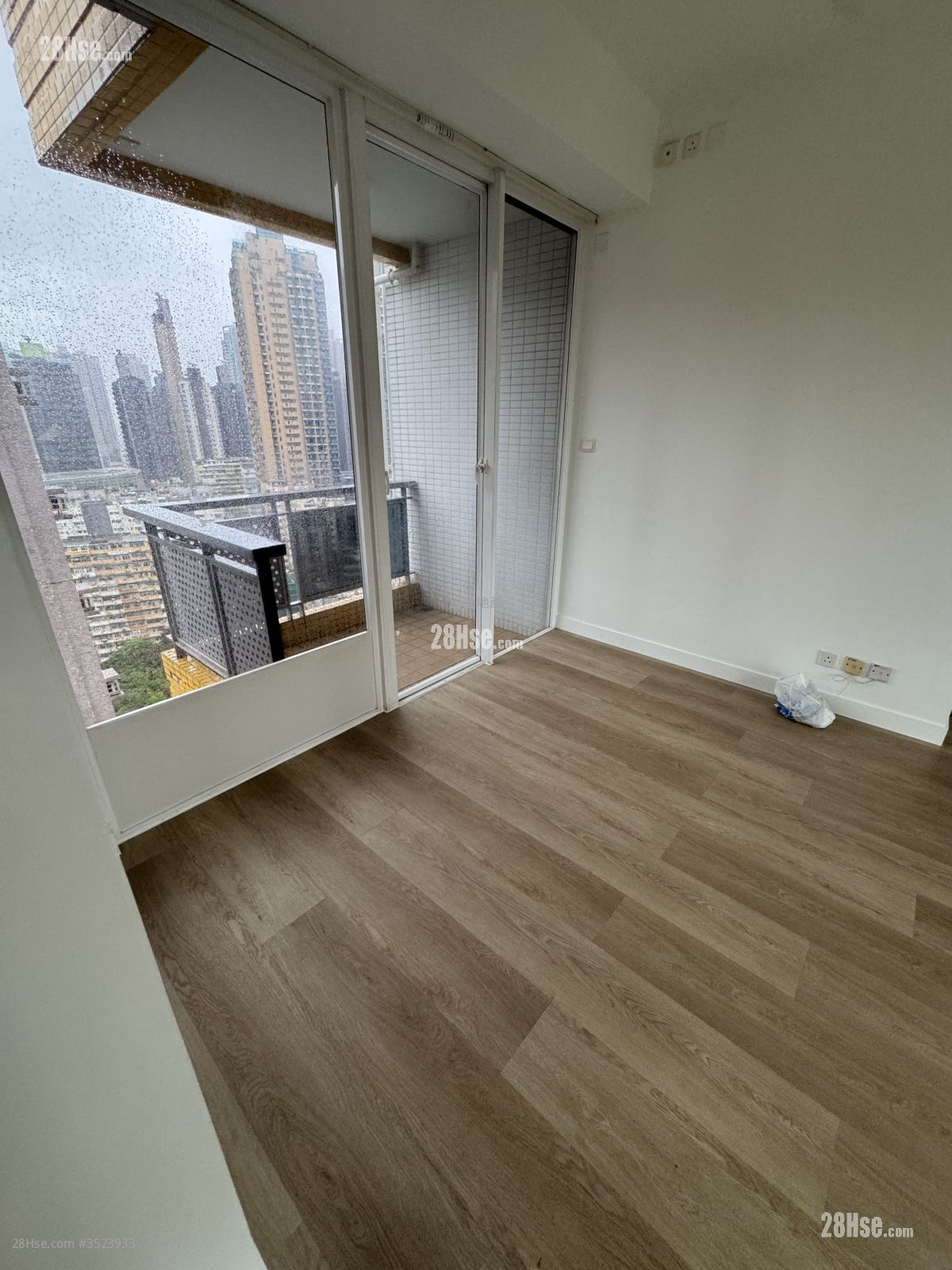 Metroregalia Sell 4 Bedrooms , 2 Bathrooms 767 ft² ( 71.3 m² )