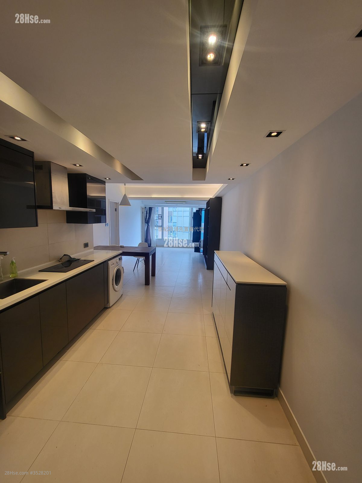 Paramount Mansion Rental 2 Bedrooms , 1 Bathroom 698 ft² ( 64.8 m² )