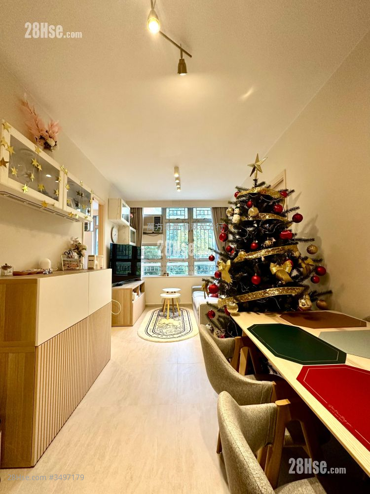Mei Pak Court Sell 2 Bedrooms , 1 Bathroom 446 ft² ( 41.4 m² )