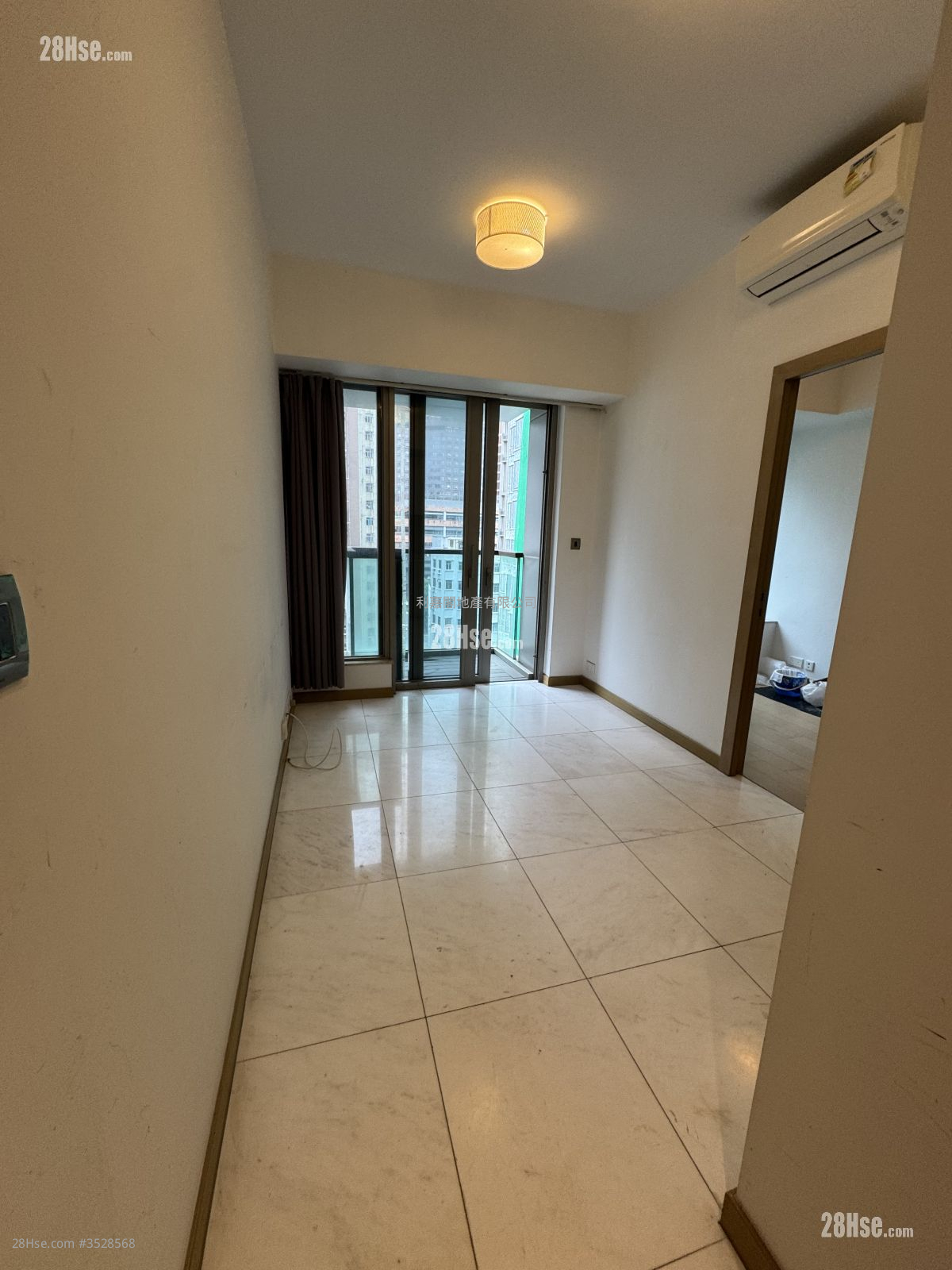 High West Sell 1 Bedroom 293 ft² ( 27.2 m² )
