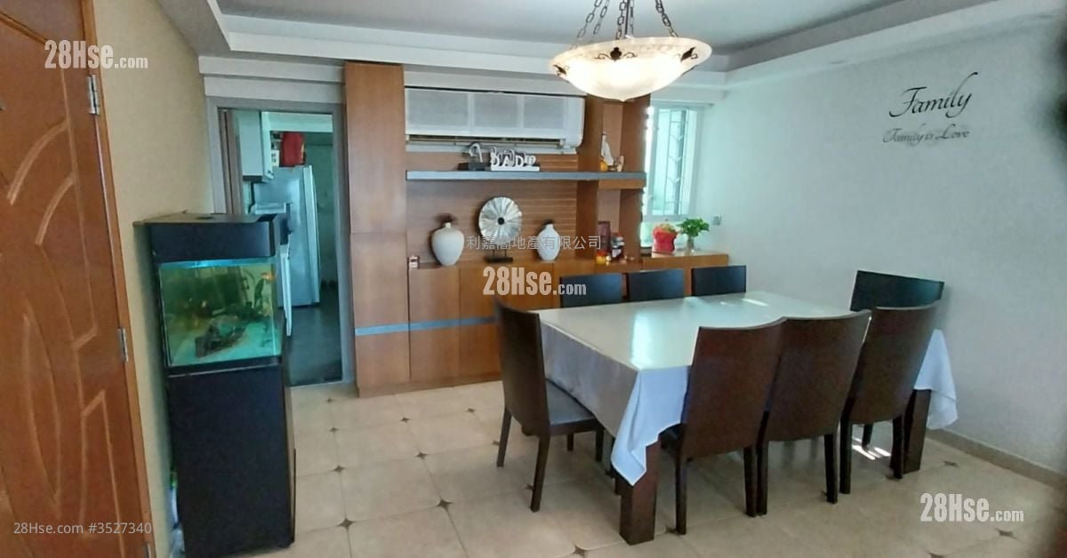 Scenery Garden Sell 4 Bedrooms , 2 Bathrooms 1,370 ft² ( 127.3 m² )