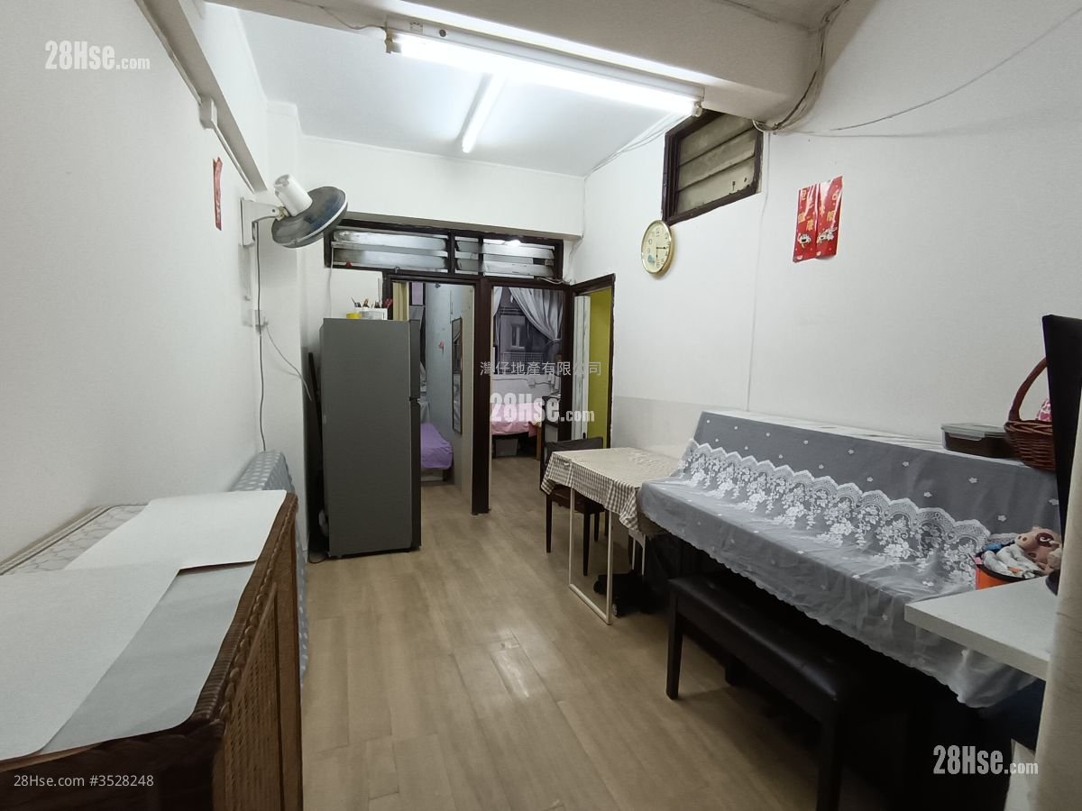 Sze Lai Building Sell 3 Bedrooms , 2 Bathrooms 446 ft² ( 41.4 m² )