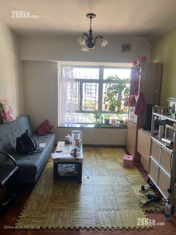 Yee Fung Garden Sell 3 Bedrooms 534 ft² ( 49.6 m² )