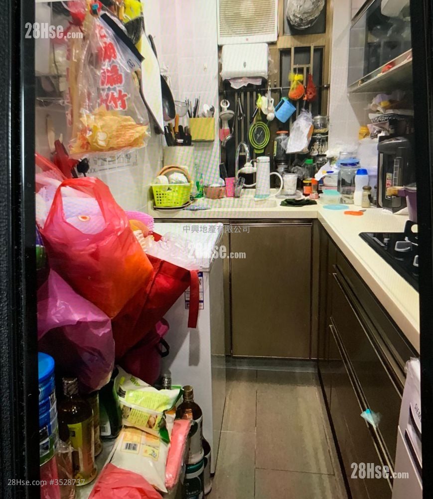 Chungking Mansion Sell 3 Bedrooms , 1 Bathroom 734 ft² ( 68.2 m² )