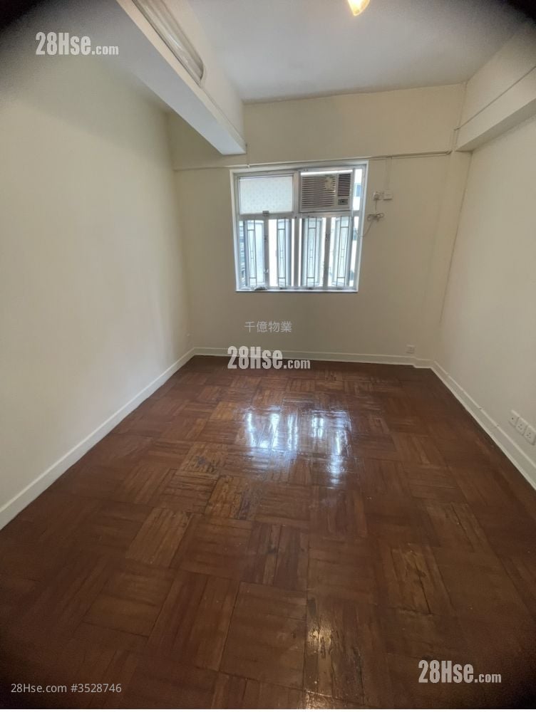 10-10A Humphreys Avenue Sell 3 Bathrooms 636 ft² ( 59.1 m² )