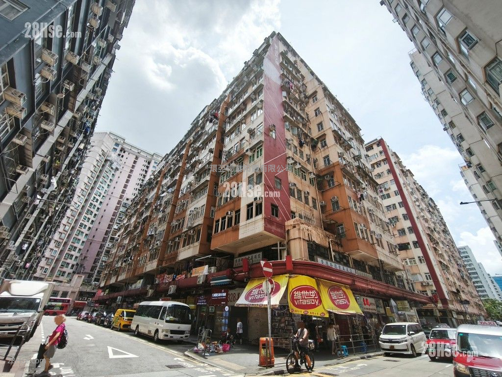 Lux Theatre Building Sell 3 Bedrooms , 1 Bathroom 392 ft² ( 36.4 m² )