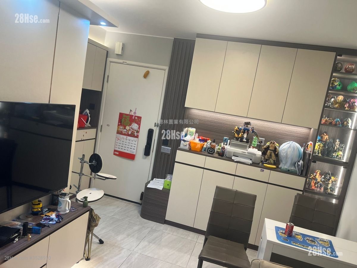 Kai Cheung Court Sell 2 Bedrooms , 1 Bathroom 399 ft² ( 37.1 m² )