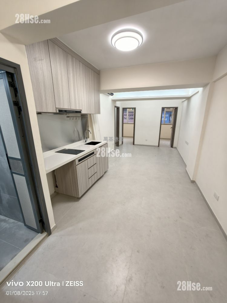 Tung Hing Mansion Rental 3 Bedrooms , 1 Bathroom 490 ft² ( 45.5 m² )