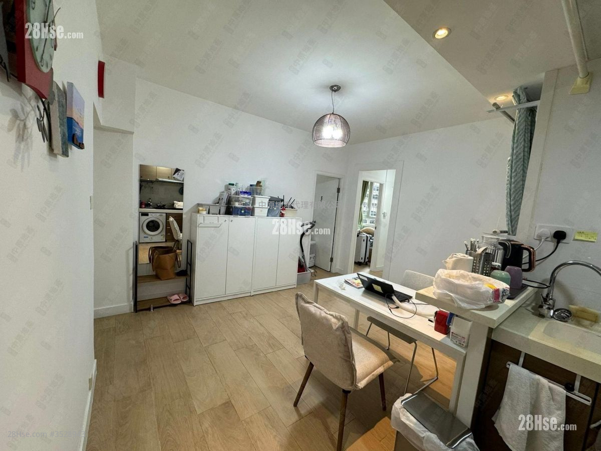 Lok Moon Mansion Sell 3 Bedrooms 424 ft² ( 39.4 m² )