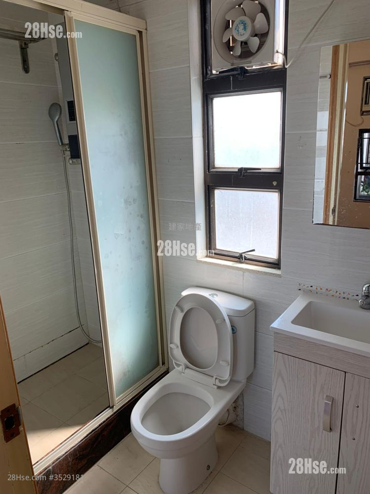 San Fung Building Rental 3 Bedrooms , 1 Bathroom 392 ft² ( 36.4 m² )