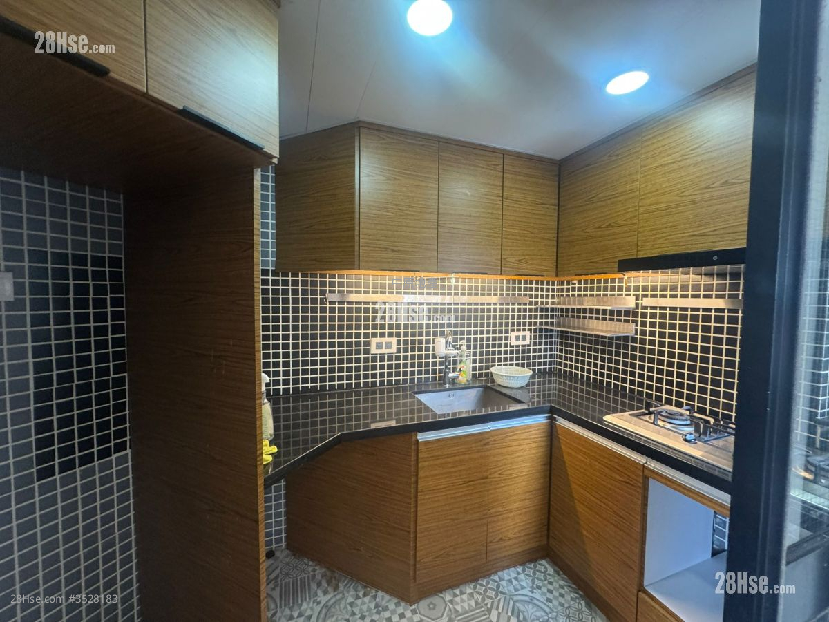 Kingswood Villas Sell 3 Bedrooms , 1 Bathroom 544 ft² ( 50.5 m² )