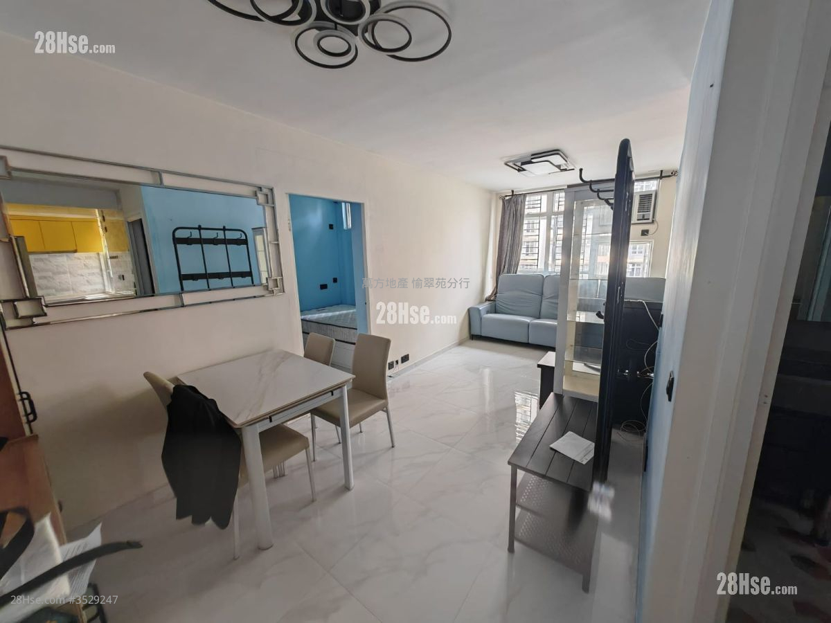 Choi Wo Court Sell 2 Bedrooms , 1 Bathroom 477 ft² ( 44.3 m² )