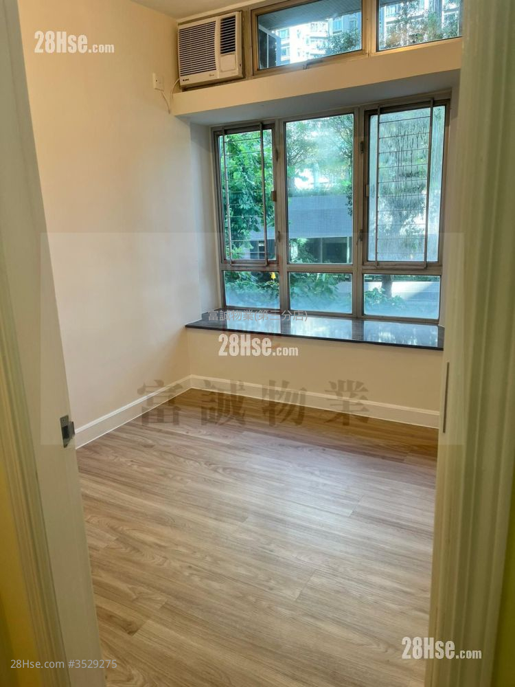 Laguna City Rental 2 Bedrooms , 1 Bathroom 517 ft² ( 48.0 m² )