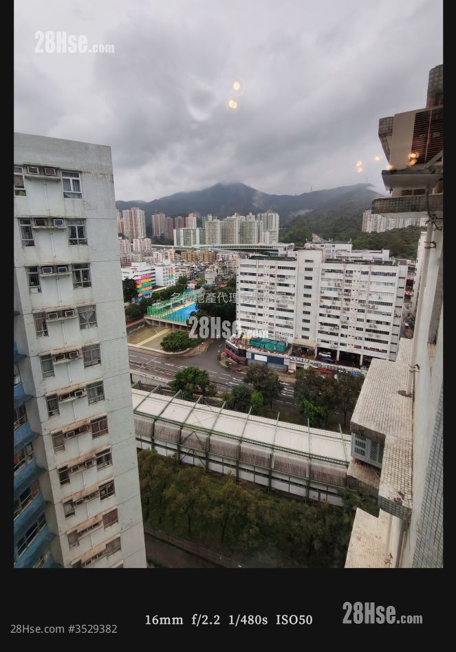 Man Lai Court Rental 3 Bedrooms , 2 Bathrooms 641 ft² ( 59.6 m² )