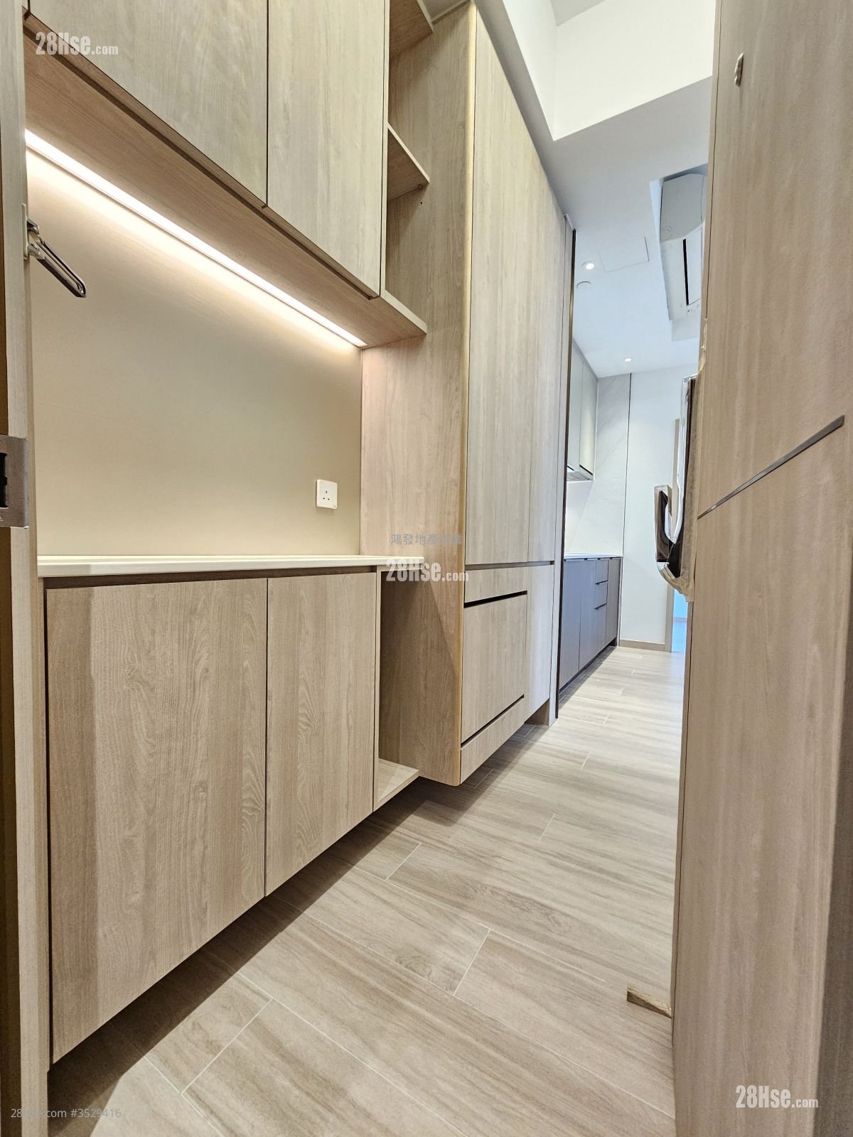 J Loft Rental 2 Bedrooms , 1 Bathroom 391 ft² ( 36.3 m² )