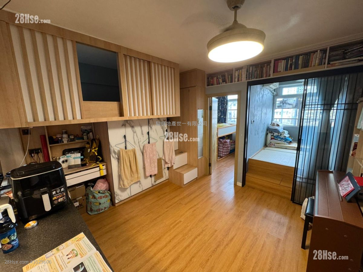 Wah Yan Mansion Rental 2 Bedrooms , 1 Bathroom 410 ft² ( 38.1 m² )