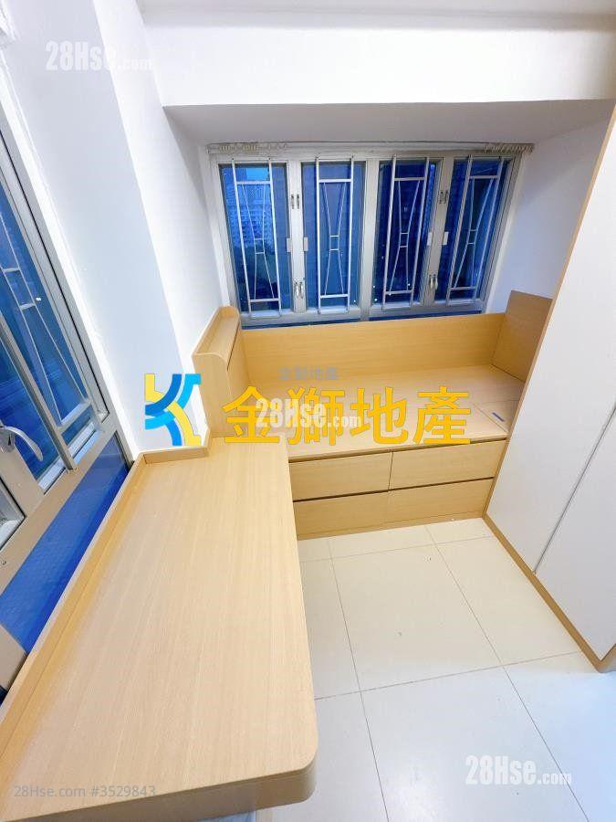 Golden Lion Garden Rental 282 ft² ( 26.2 m² )