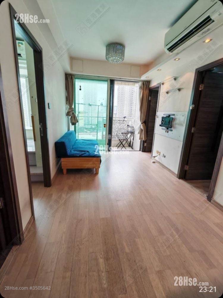 The Sparkle Rental 2 Bedrooms , 1 Bathroom 410 ft² ( 38.1 m² )