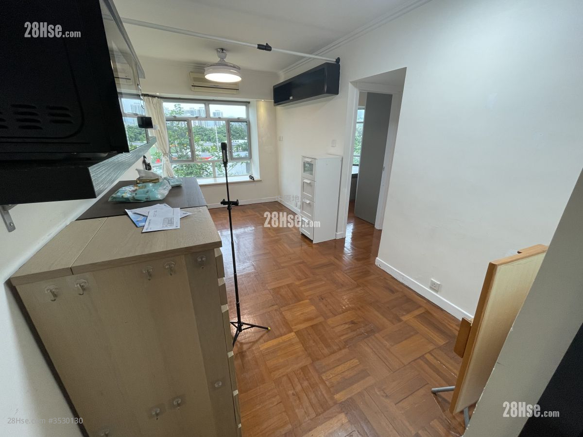 Bauhinia Garden Sell 2 Bedrooms , 1 Bathroom 506 ft² ( 47.0 m² )