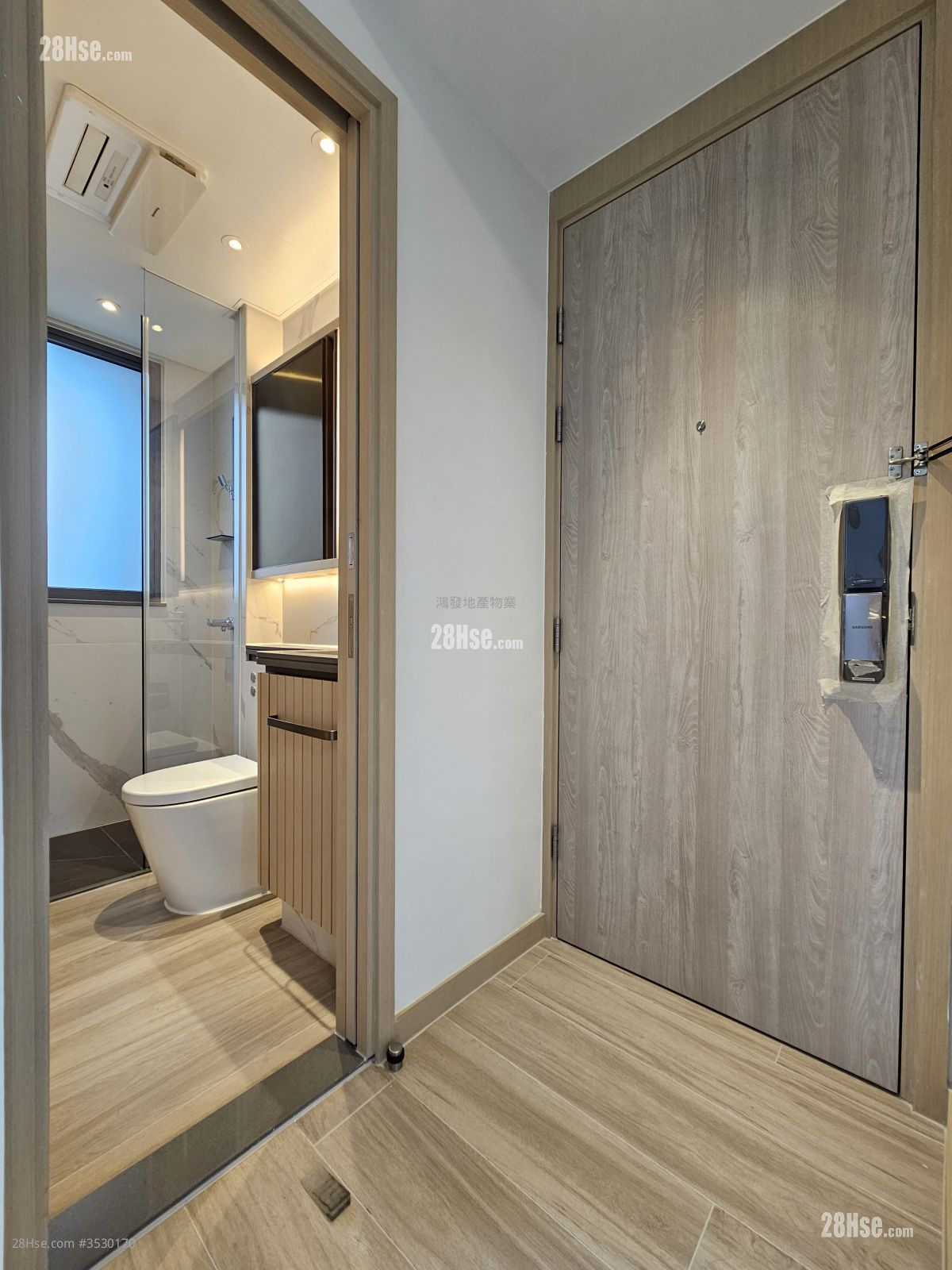 J Loft Rental Studio , 1 Bathroom 238 ft² ( 22.1 m² )